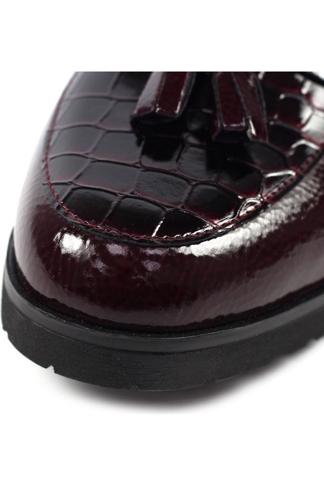 Lunar FLW002 Vivi Tassle shoe in Burgundy