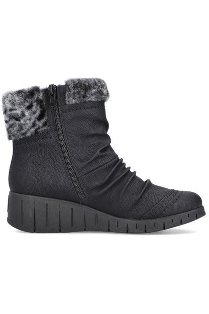 Skechers hot sale boots 9s